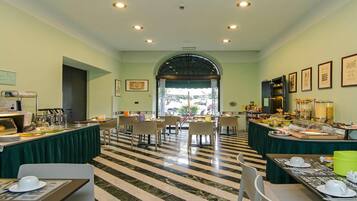Tägliches inbegriffenes Frühstücksbuffet