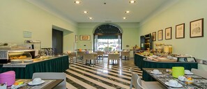 Petit déjeuner buffet compris tous les jours