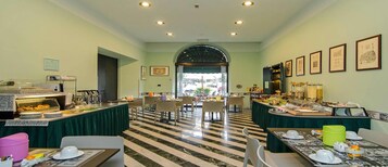 Desayuno buffet incluido todos los días 