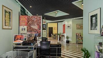 Coin salon dans le hall