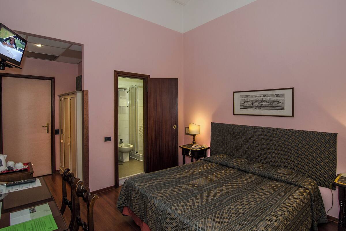 Standard Double or Twin Room | Minibar, in-room safe, desk, soundproofing