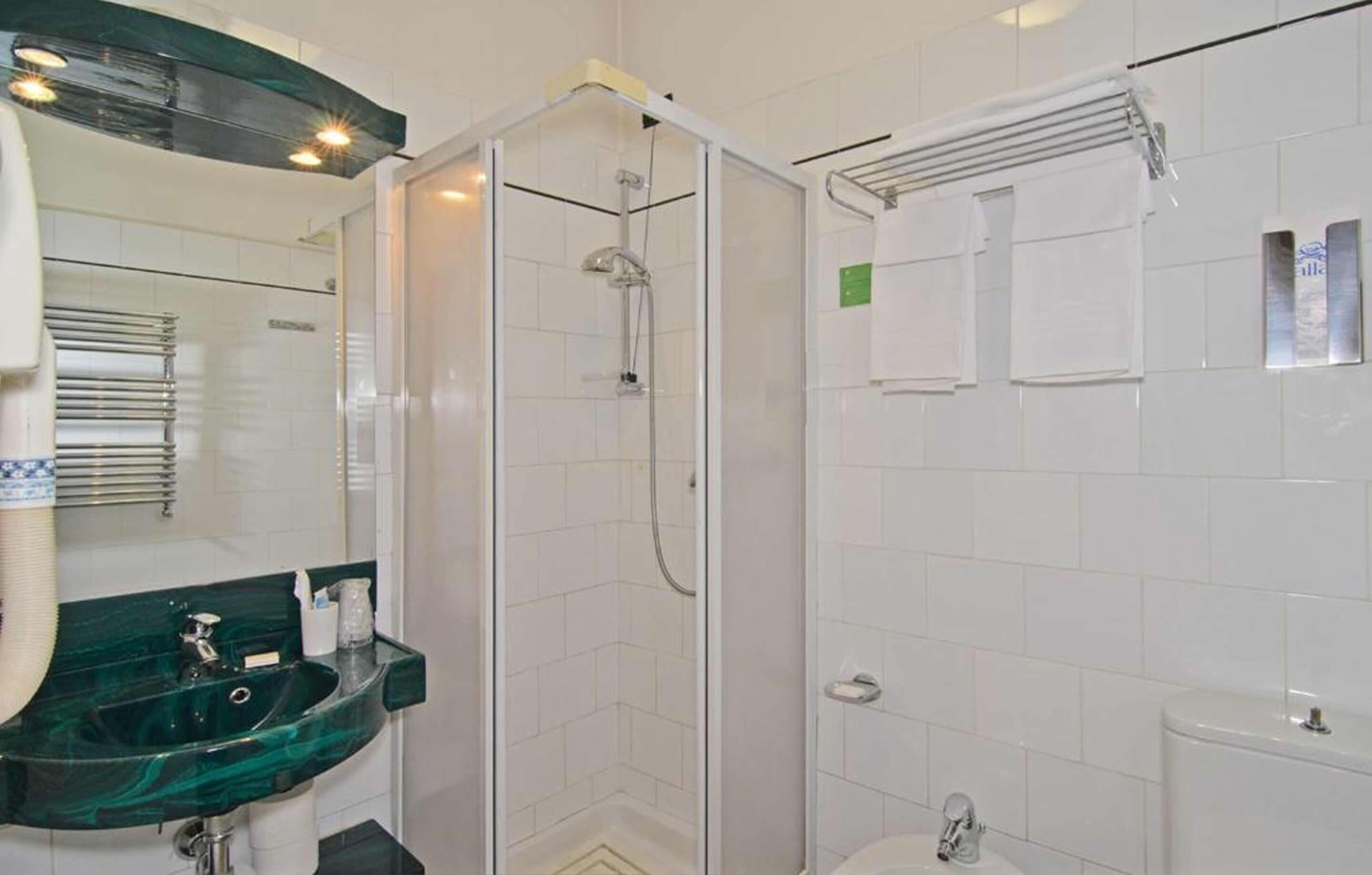 standard double or twin room | bathroom | deep-soaking bathtub, free toiletries, hair dryer, bidet