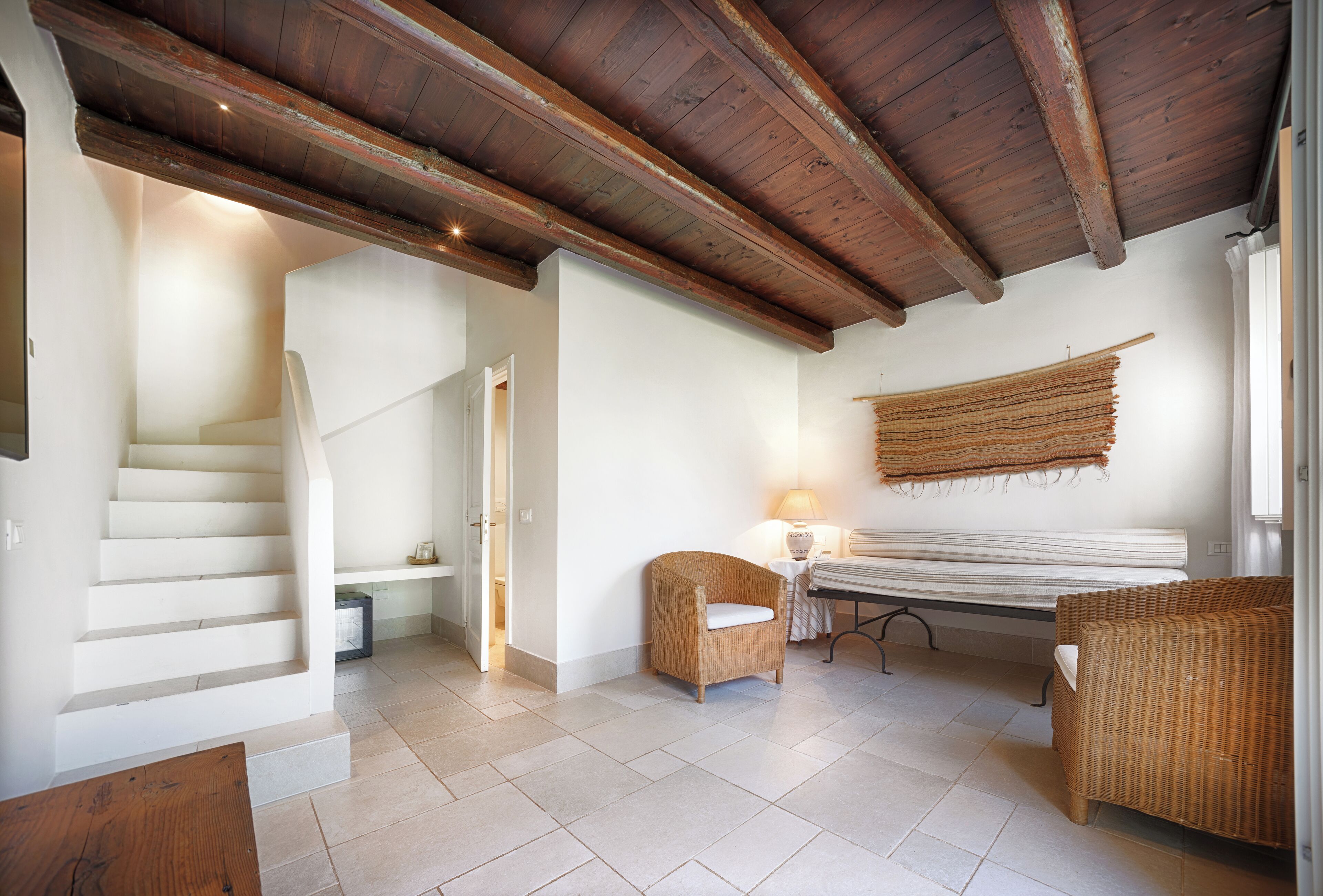 小型复式 | 迷你吧、客房内保险箱、办公桌、熨斗/熨板