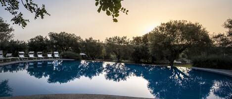 Außenpool, Liegestühle