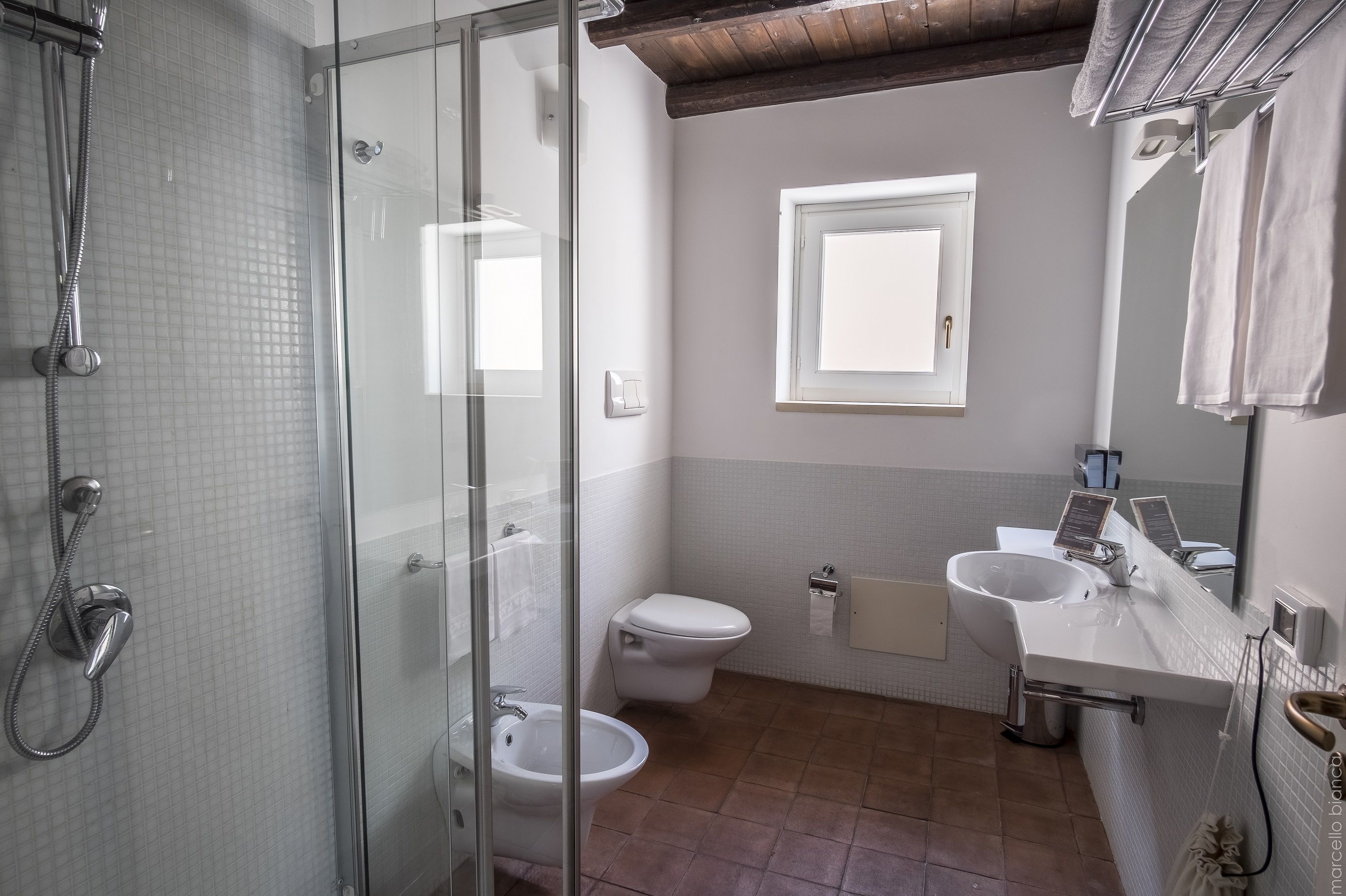 superior double room | bathroom | shower, free toiletries, hair dryer, bidet