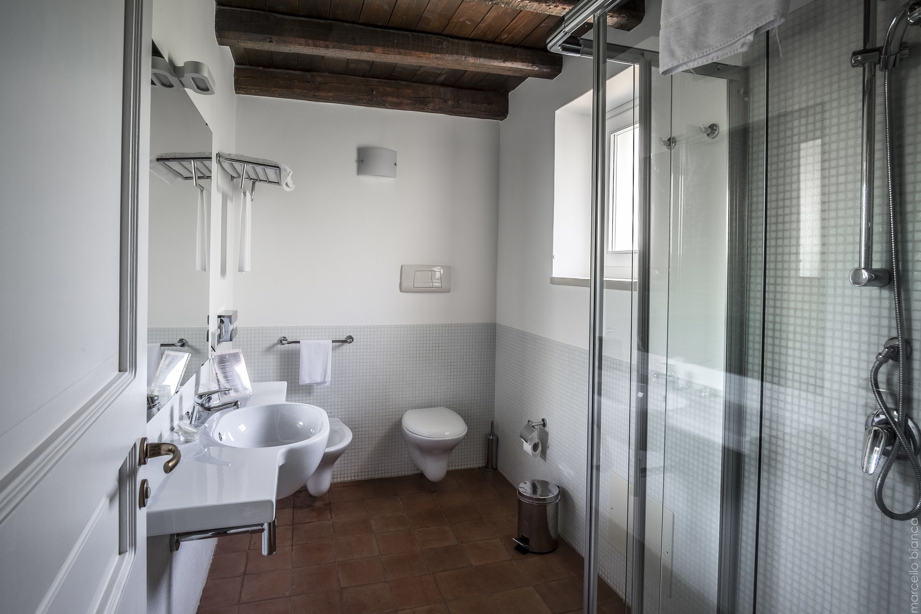 superior double room | bathroom | shower, free toiletries, hair dryer, bidet
