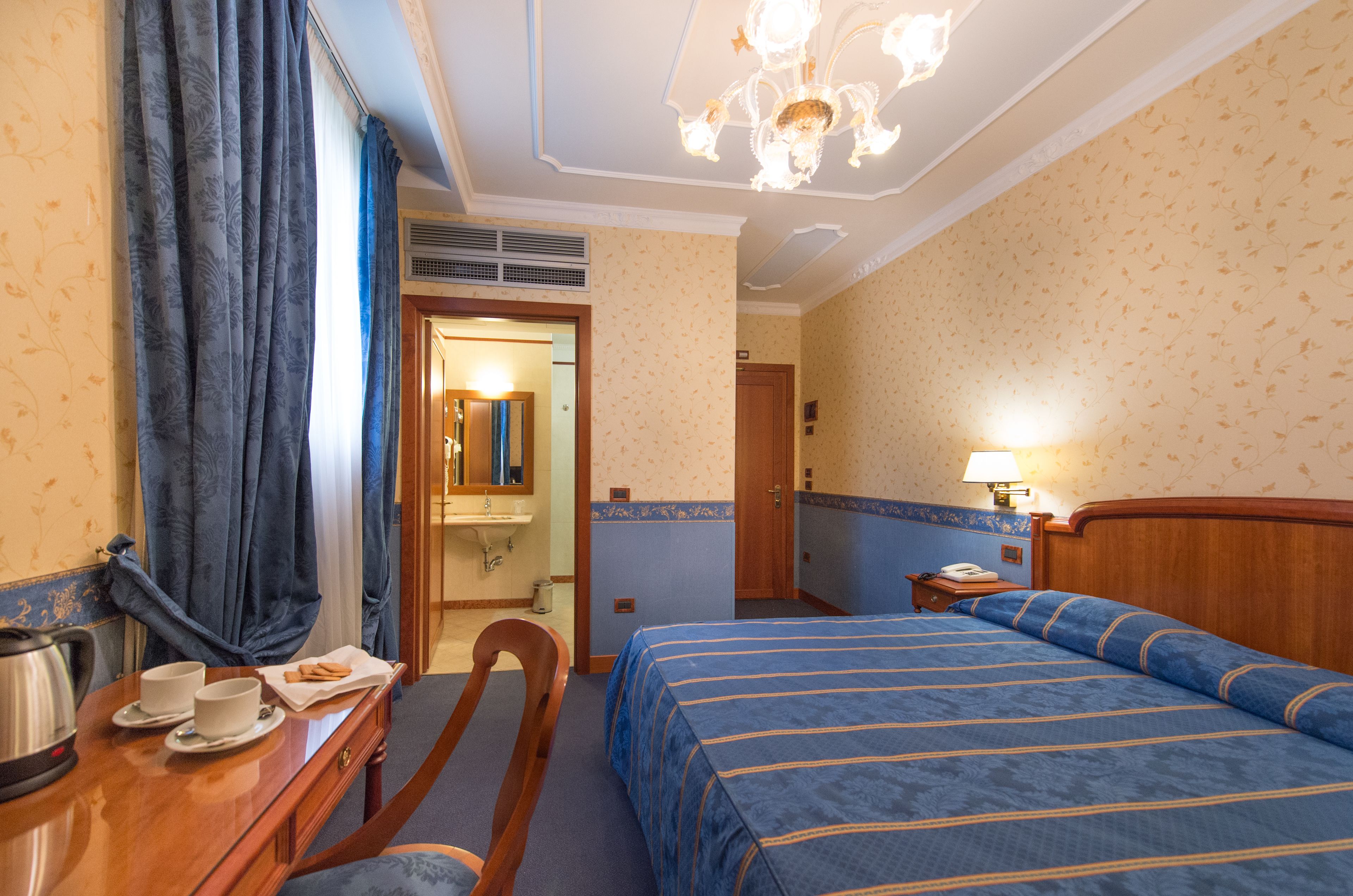 1 bedroom, down duvets, minibar, in-room safe