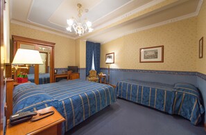 Triple Room | Down comforters, minibar, in-room safe, desk - Diana Park Hotel (Florence)