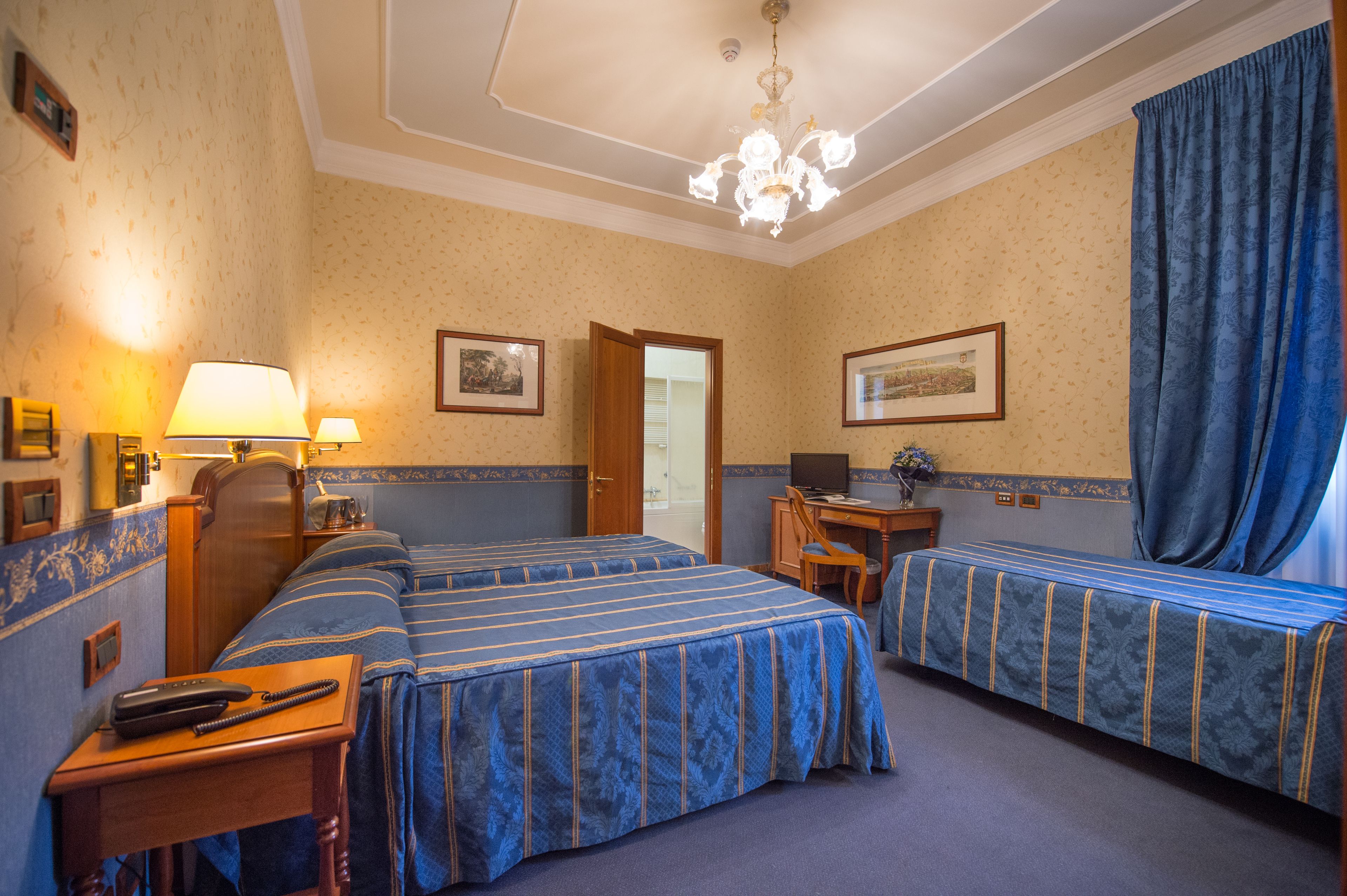 triple room | 1 bedroom, down duvets, minibar, in-room safe