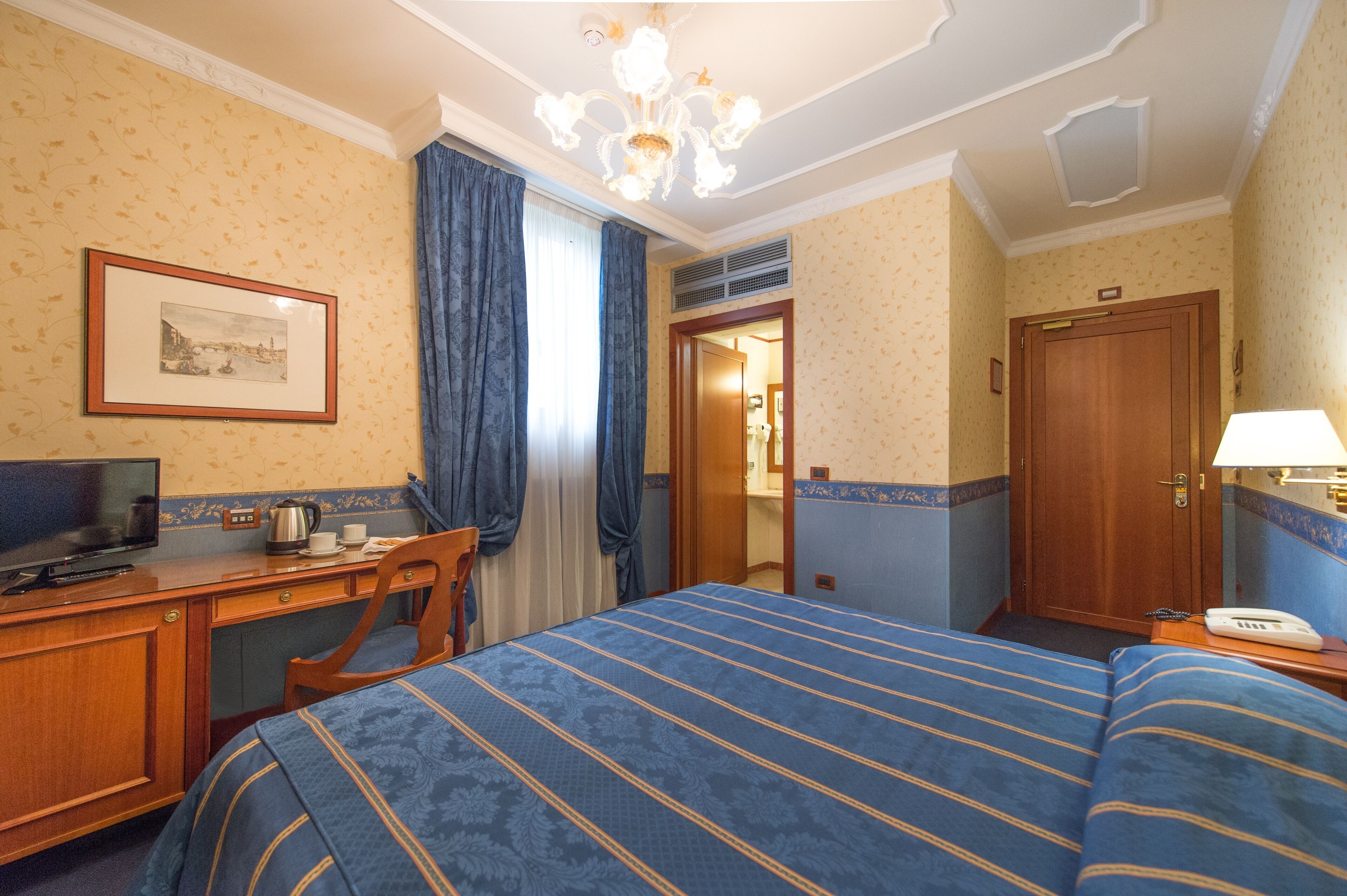 1 bedroom, down duvets, minibar, in-room safe