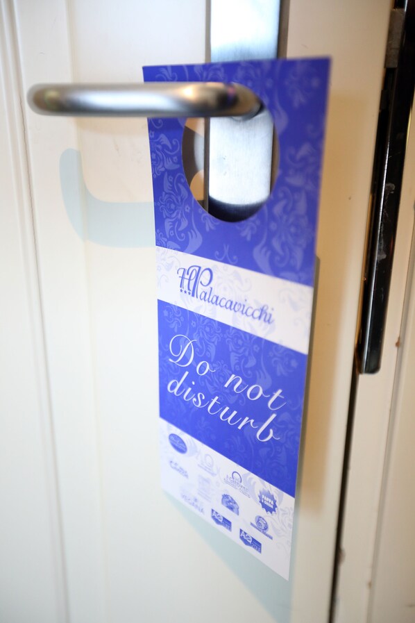Minibar, in-room safe, desk, iron/ironing board