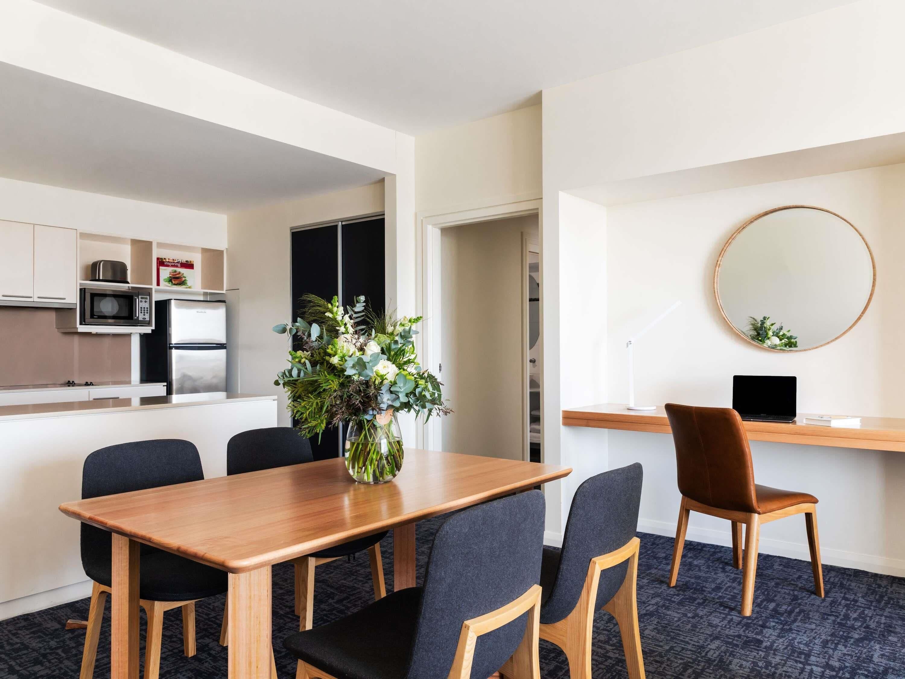 Ropa de cama de alta calidad, minibar, caja fuerte