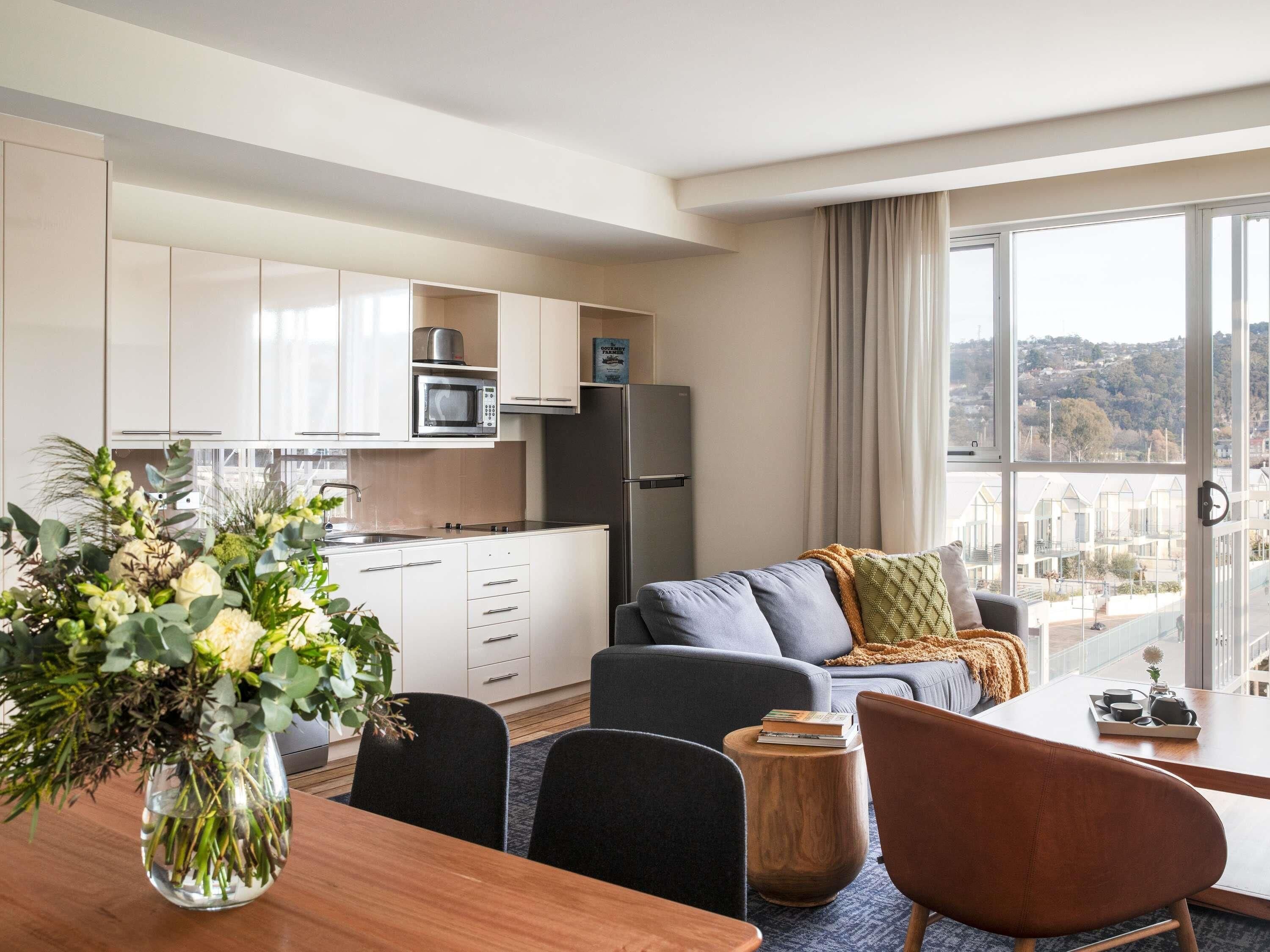 Suite de lujo, vistas al puerto deportivo | Ropa de cama de alta calidad, minibar, caja fuerte