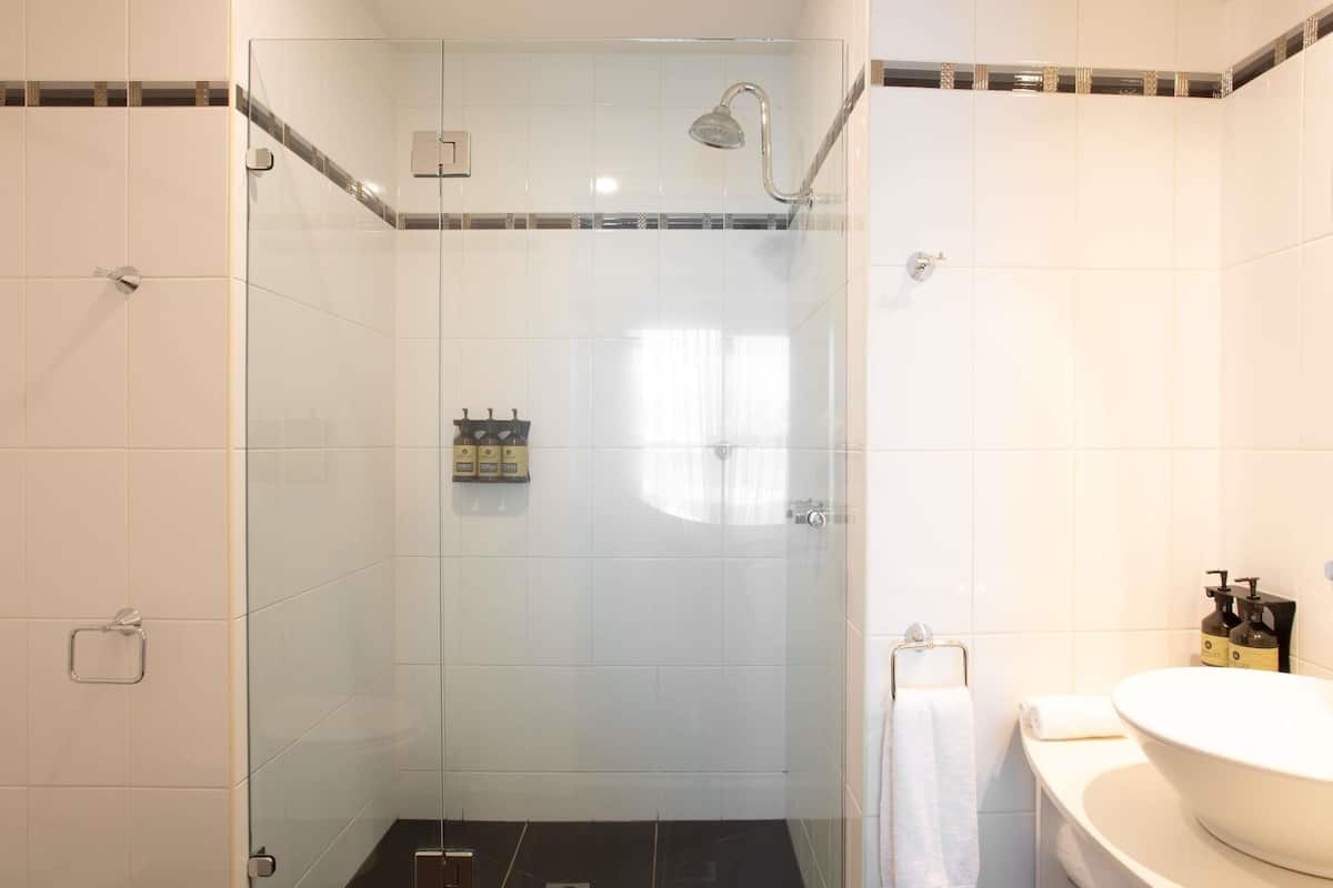 2 chambres, literie de qualité, minibar, coffre-fort