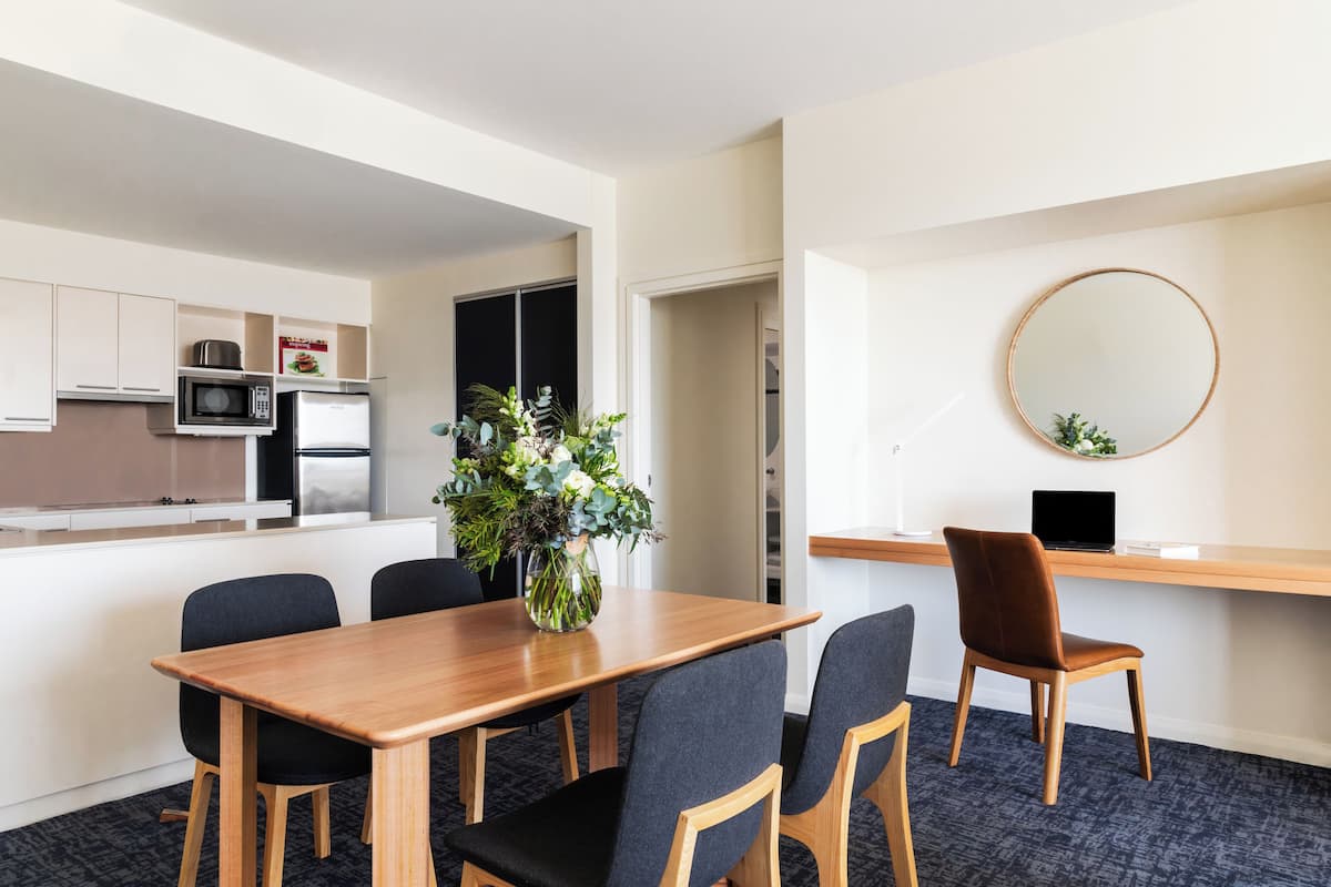 Fridge, coffee/tea maker, electric kettle, dining tables