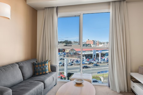 2 habitaciones, ropa de cama de alta calidad y minibar