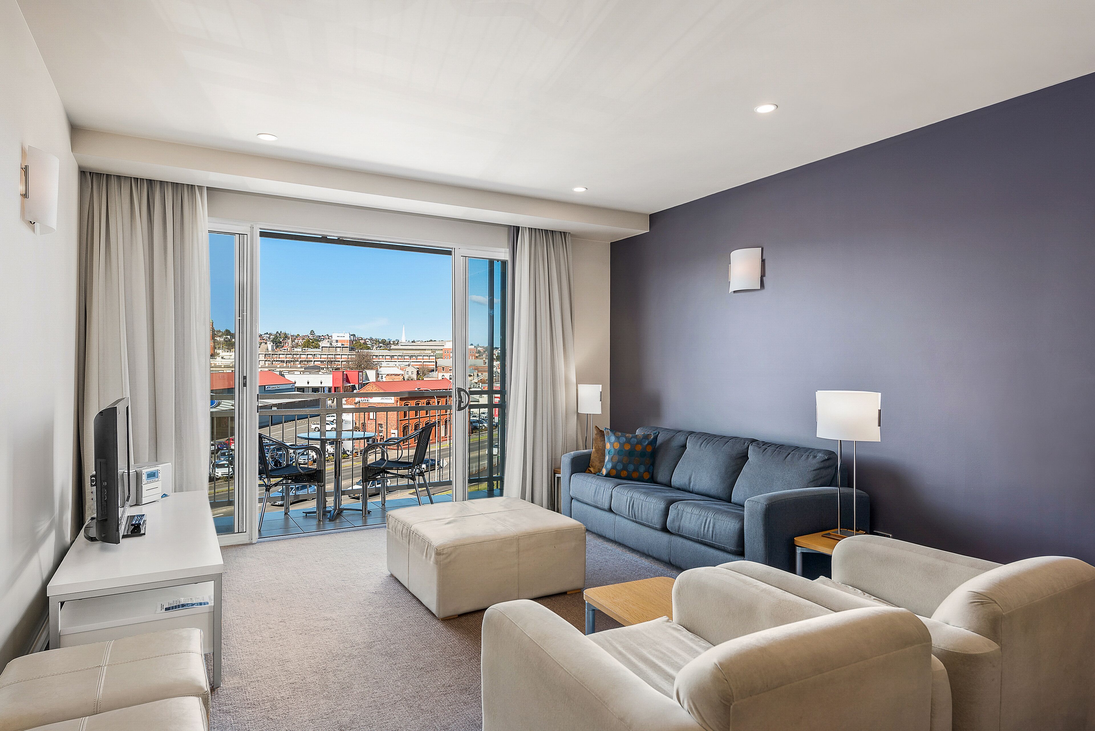 suite, city view | premium bedding, minibar, in-room safe, individually furnished