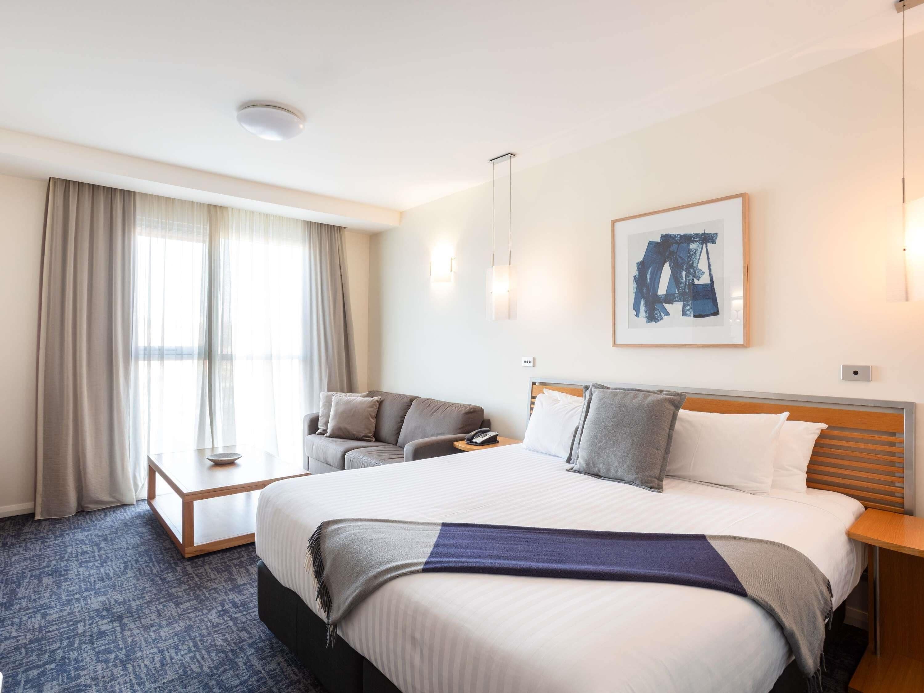 Estúdio, vista para a cidade | Roupas de cama premium, frigobar, cofres nos quartos