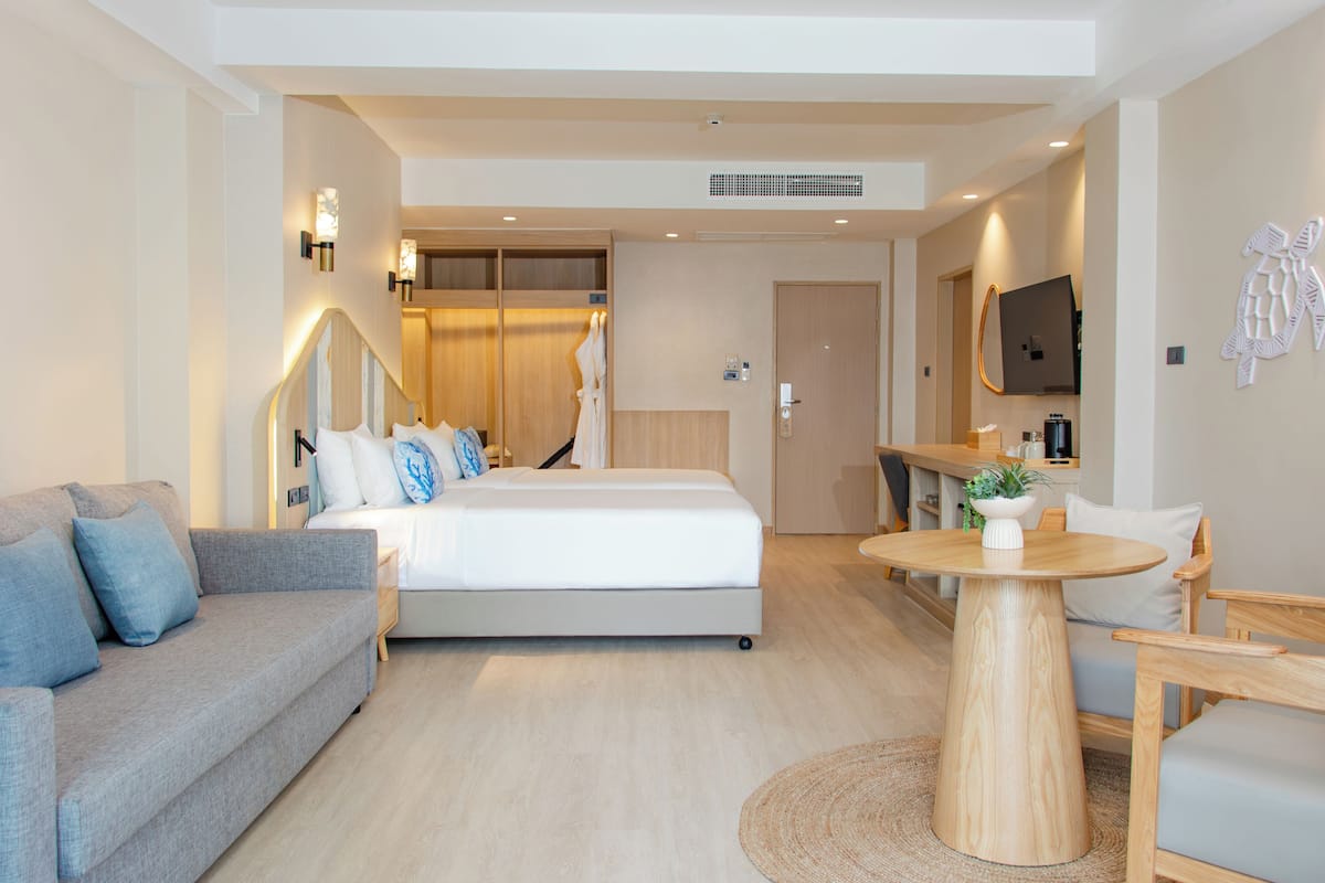Habitación Deluxe | 1 habitación, caja de seguridad en la habitación y cunas gratuitas