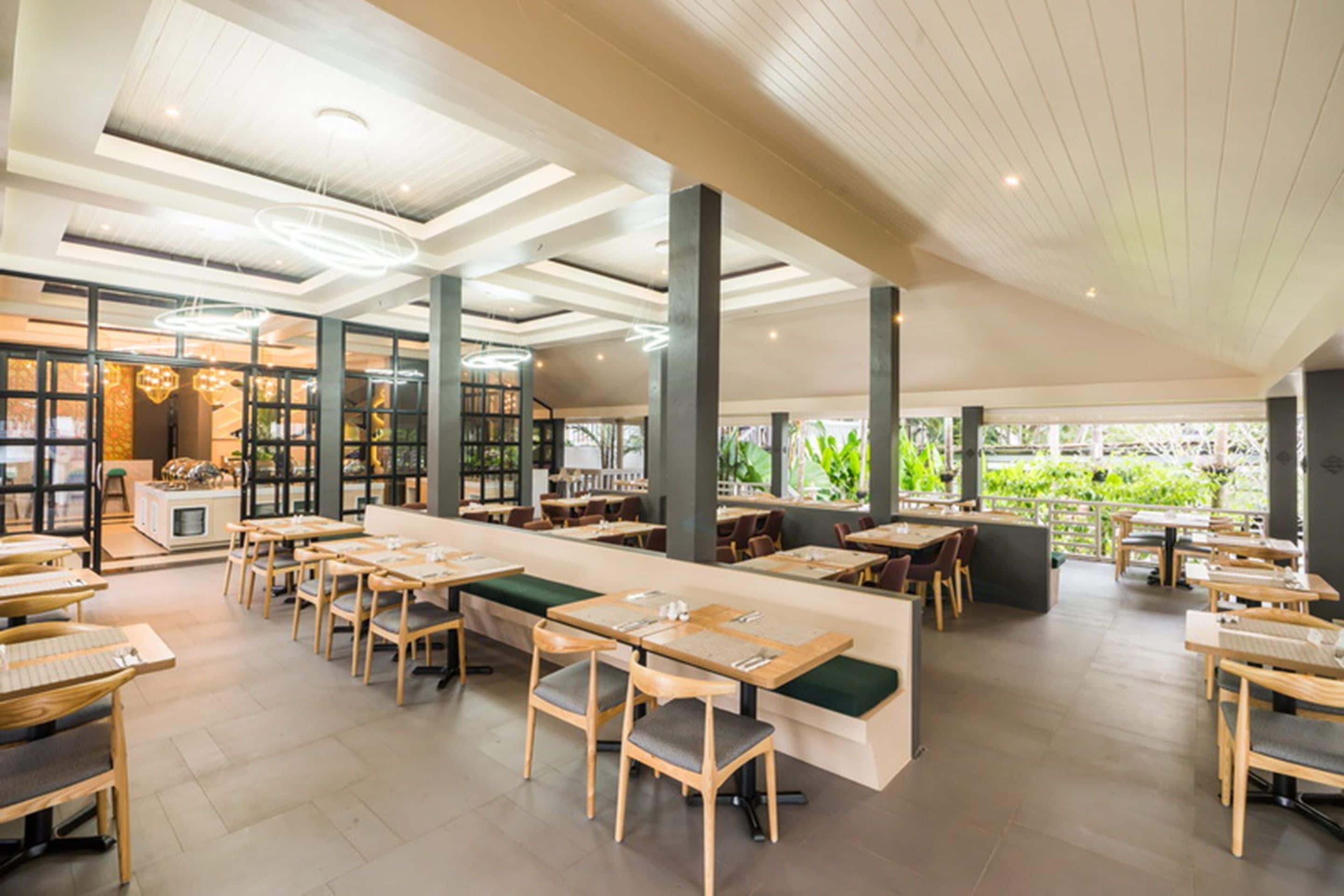 Daily buffet breakfast (THB 750 per person)