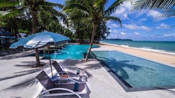 2 Außenpools, Cabañas (kostenlos), Sonnenschirme