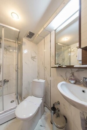 Triple Room | Bathroom - Hotel Sultan's Inn (Istanbul)