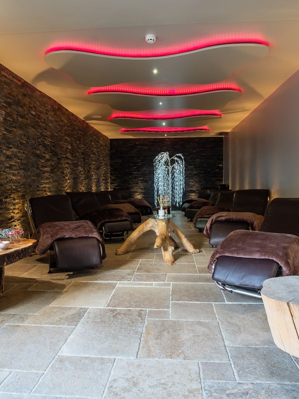 Couples treatment room(s), body treatments, aromatherapy