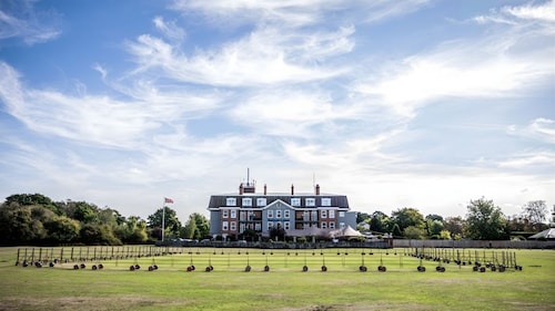 Balmer Lawn Hotel