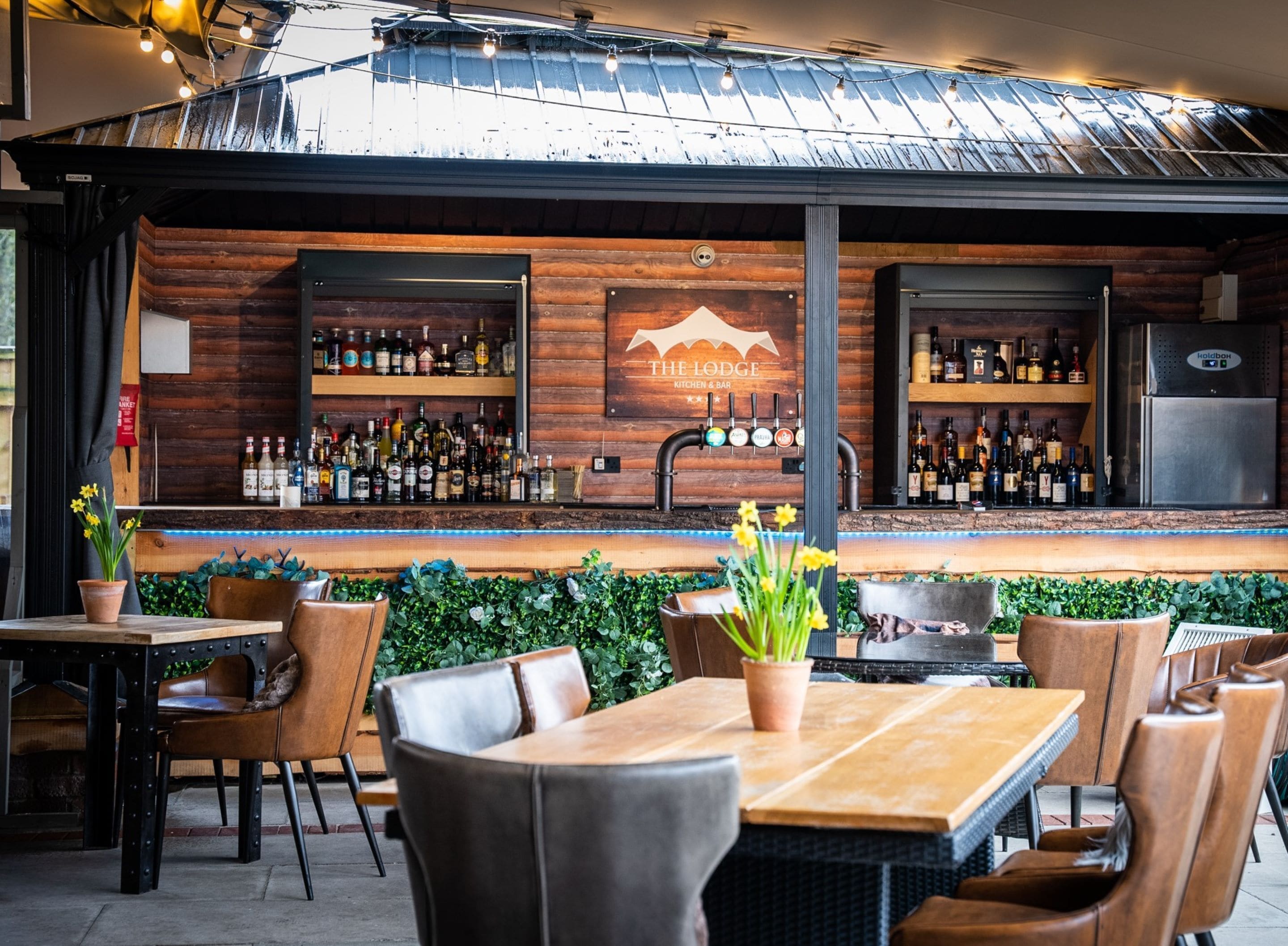 2 restaurants, breakfast, lunch, dinner served; british cuisine