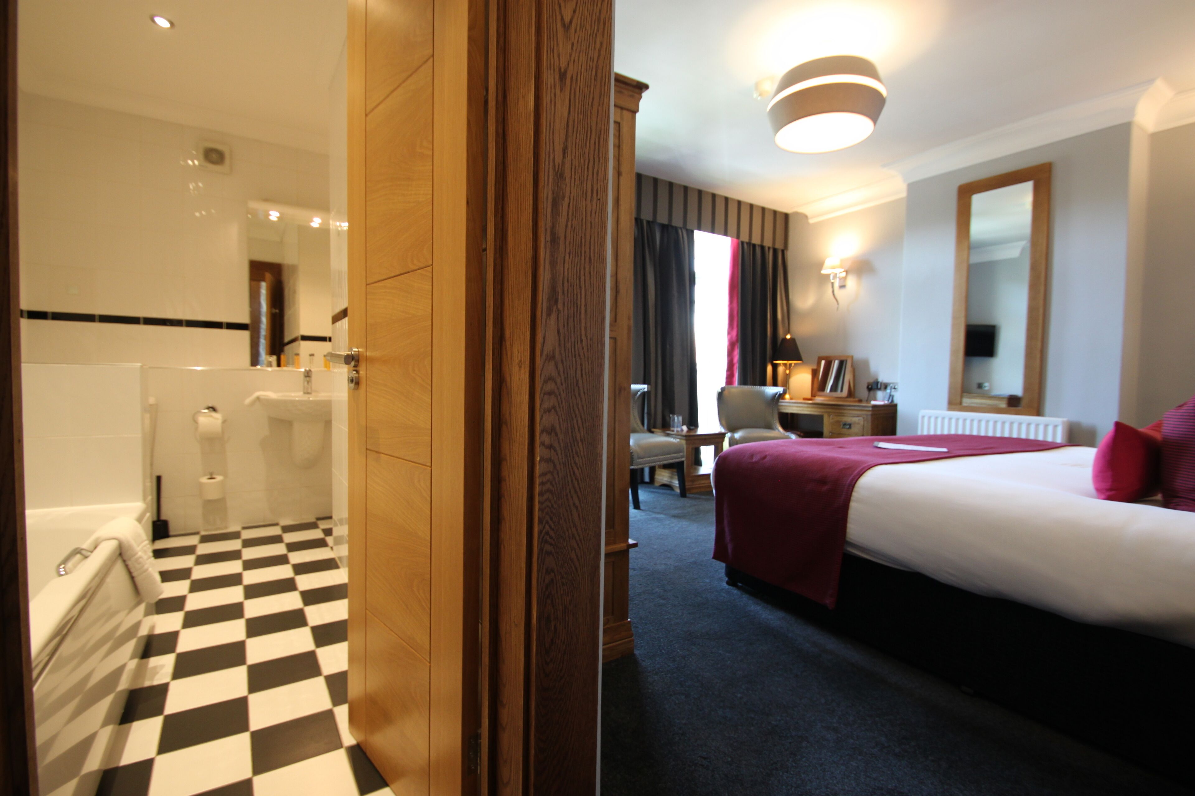 luxury room, balcony | hypo-allergenic bedding, individually decorated, individually furnished