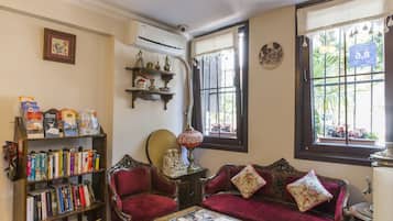 Área de estar no saguão