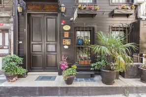 Property entrance - Naz Wooden House Inn - Byzantine House (Istanbul)