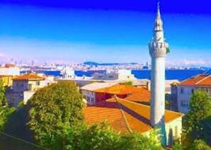 Deluxe Double Room with Sea View | Minibar, in-room safe, free WiFi, bed sheets - Naz Wooden House Inn - Byzantine House (Istanbul)