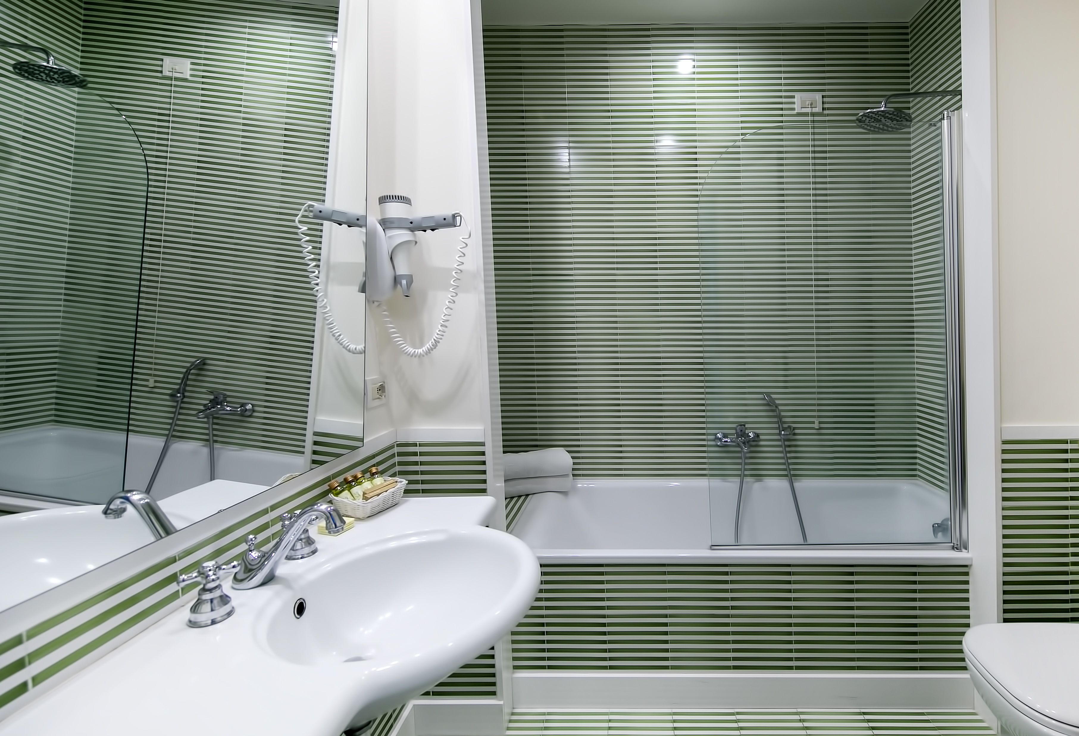 classic double or twin room, sea view | bathroom | shower, free toiletries, hair dryer, bidet