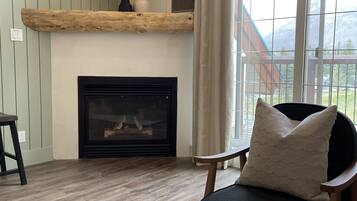 ロフト | リビング エリア | LED テレビ