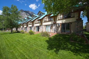 Exterior - Waterton Glacier Suites (Waterton Park)
