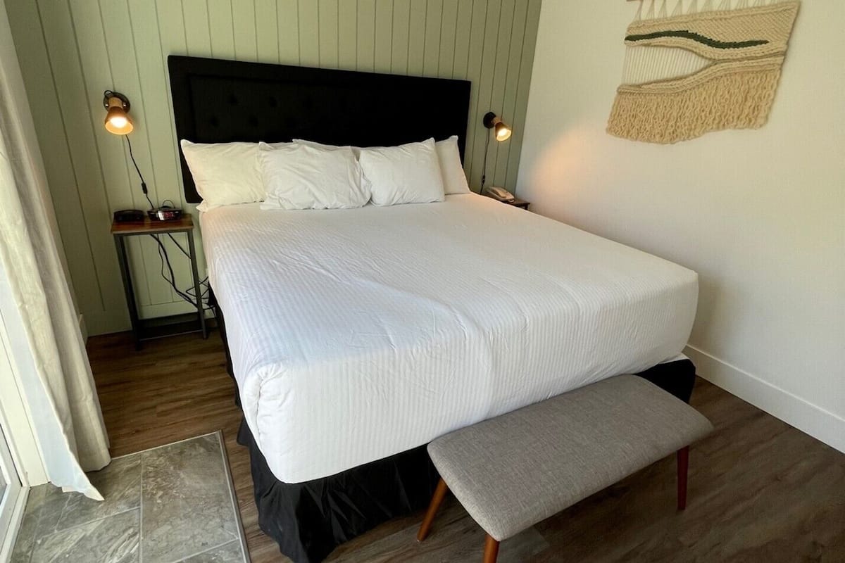 deluxe suite, 1 bedroom | in-room safe, desk, iron/ironing board, free cots/infant beds