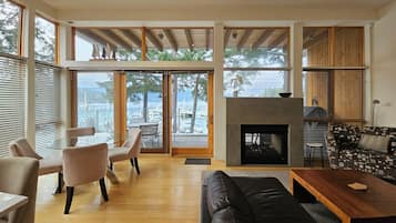 2 Bedroom Ocean Villa with Den | Premium bedding, down comforters, in-room safe, laptop workspace