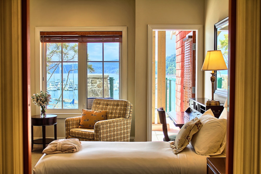 Poets Cove Resort & Spa by null