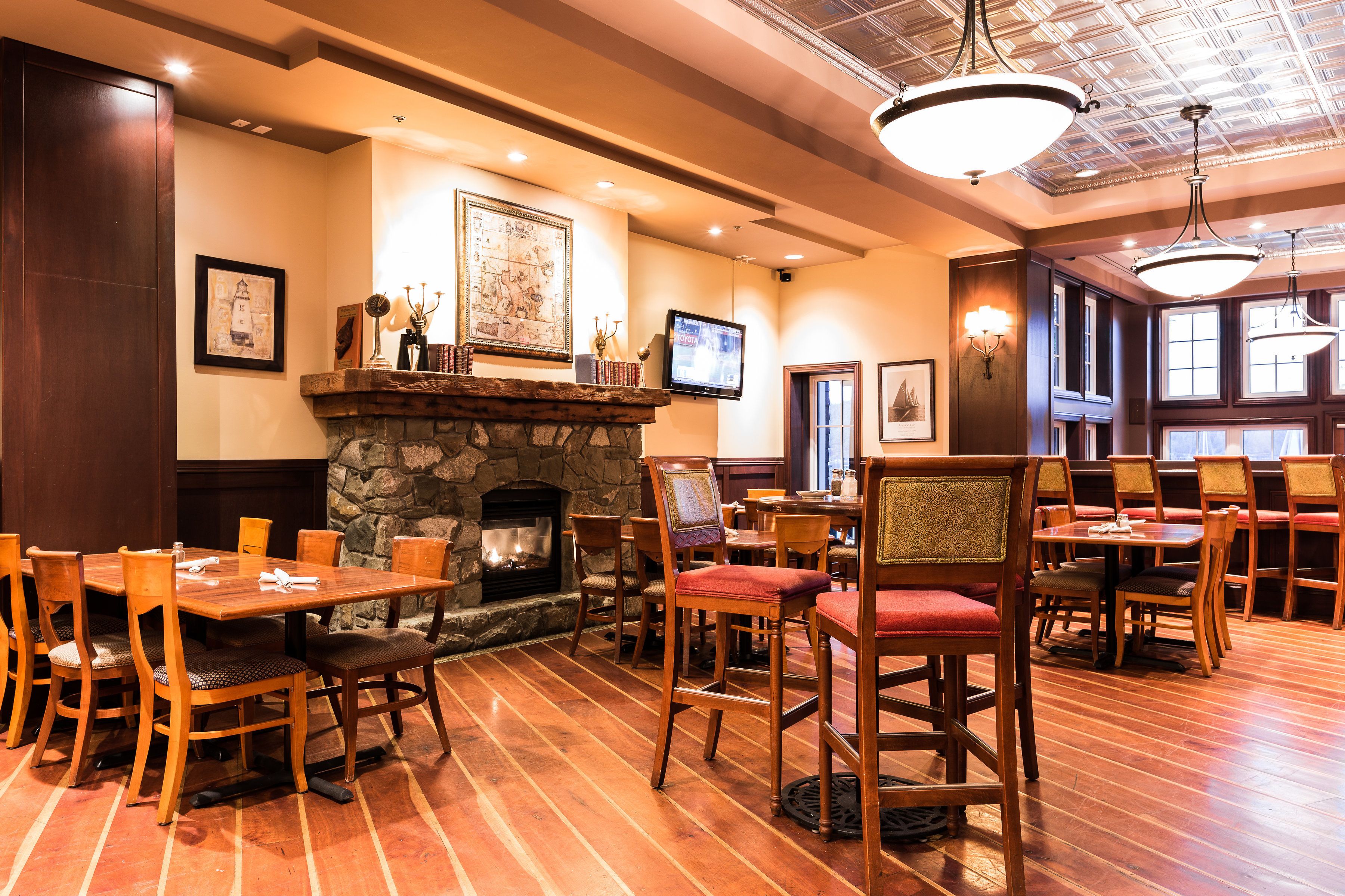 pub, beach views, open daily