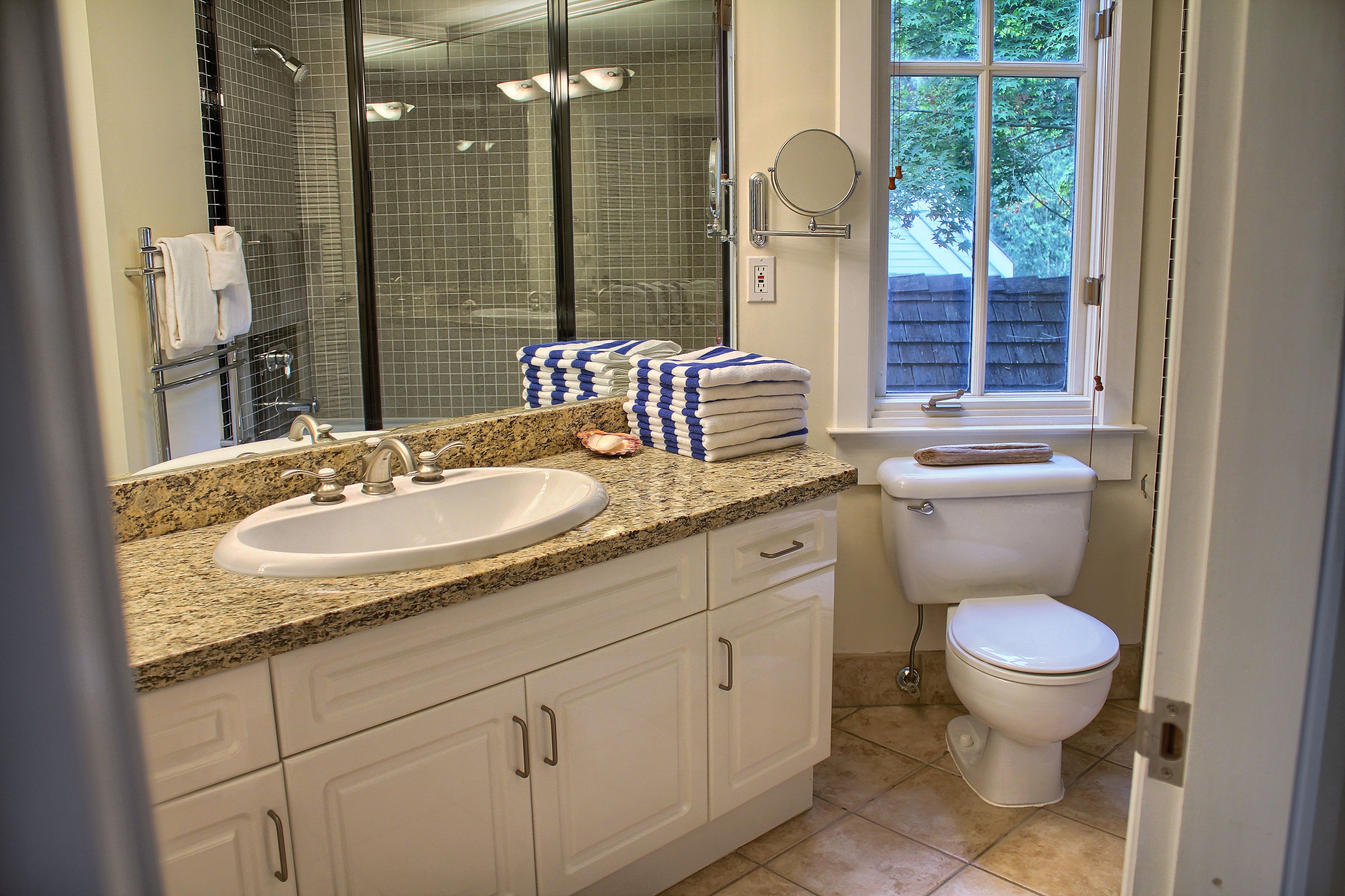 2 bedrooms villa | bathroom | separate bathtub and shower, free toiletries, hair dryer, bathrobes