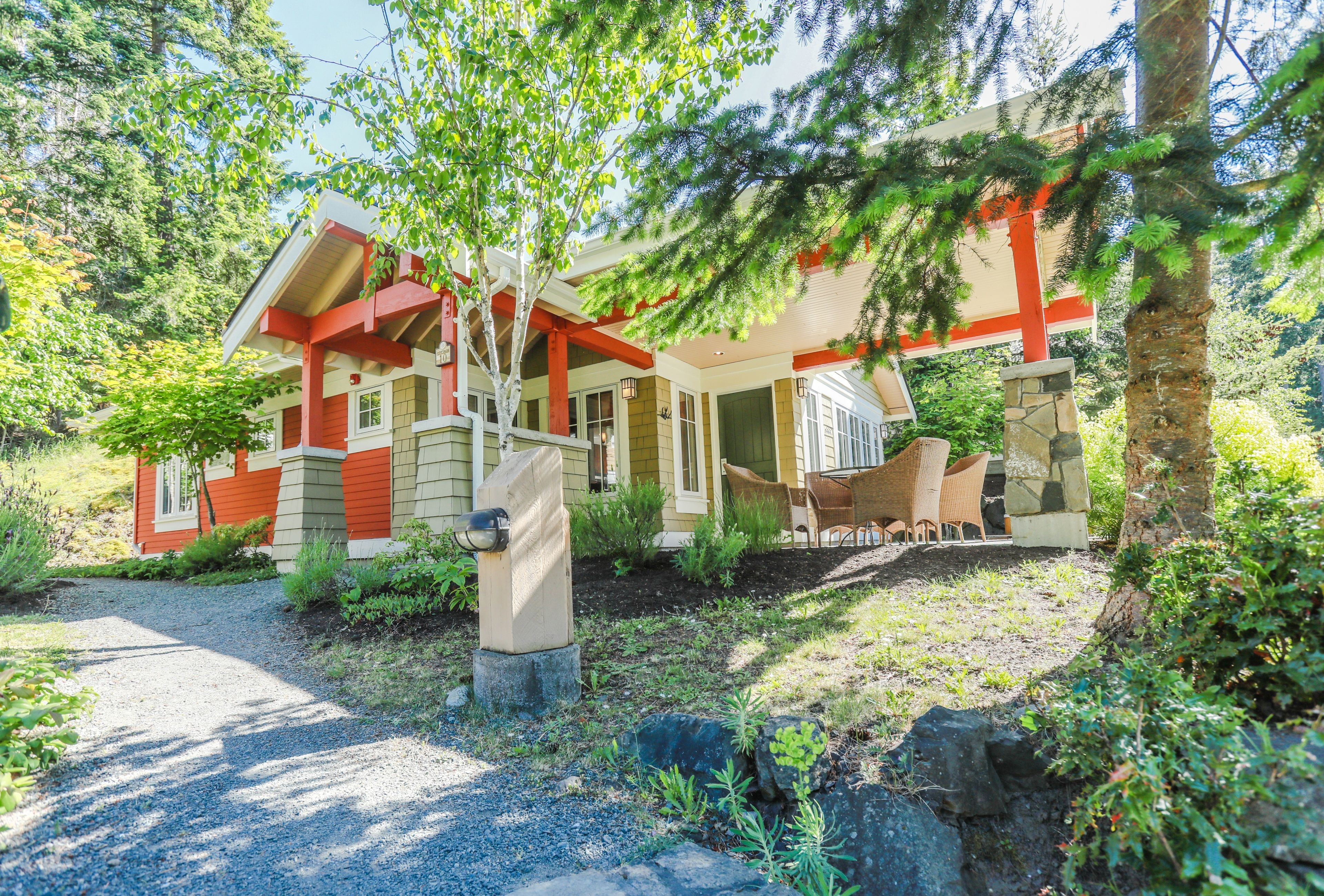 2 bedrooms cottage with hot tub | front of property