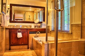 Bathroom - Poets Cove Resort & Spa (Pender Island)