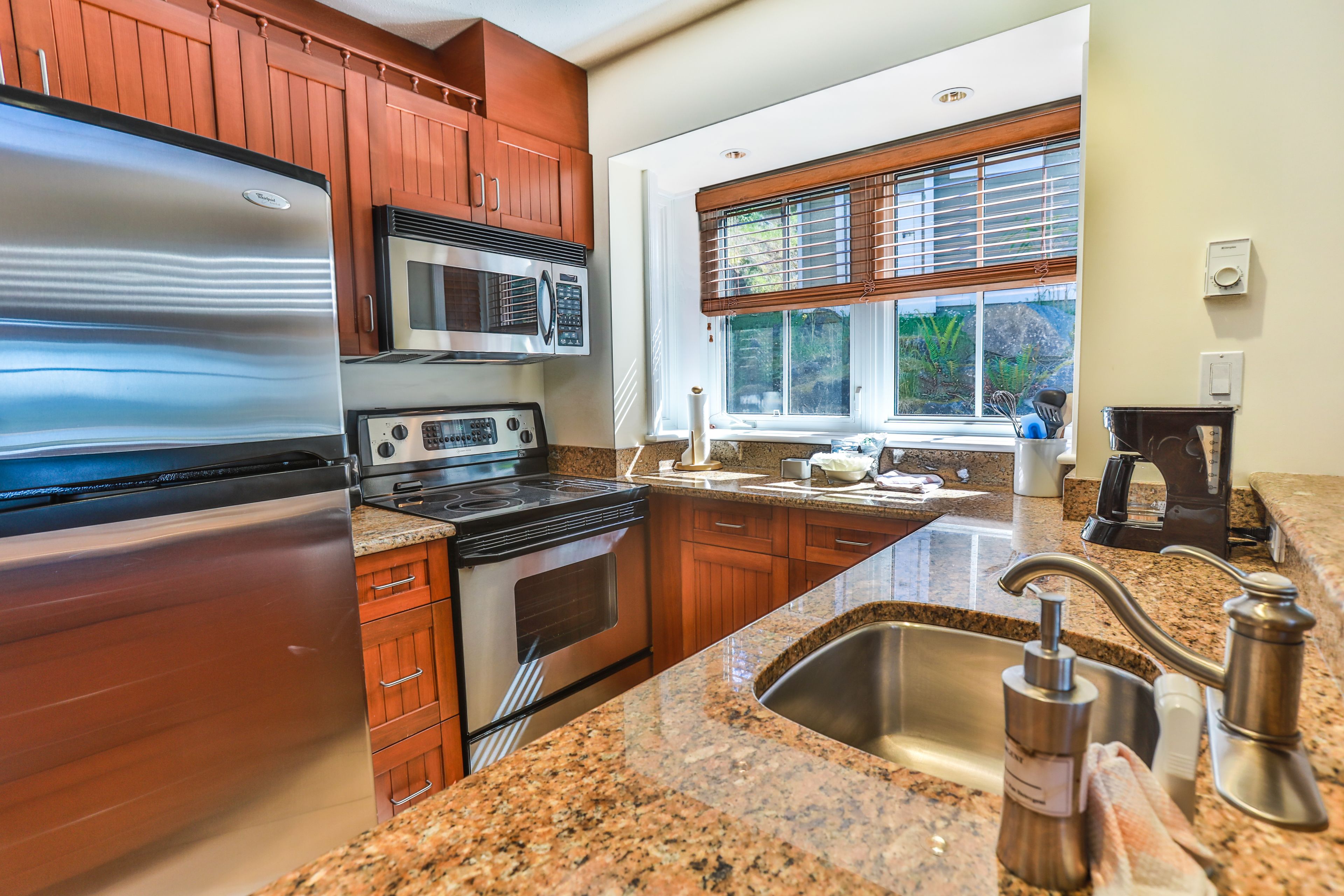 2 bedrooms cottage with hot tub | private kitchen | fridge, coffee/tea maker