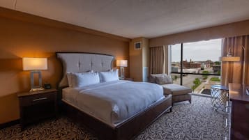 Suite, 1 King Bed, Accessible, Non Smoking (Bathtub) | Egyptian cotton sheets, premium bedding, down comforters, pillowtop beds
