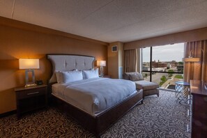 Suite, 1 King Bed, Accessible, Non Smoking (Bathtub) | Egyptian cotton sheets, premium bedding, down duvets, pillow-top beds - DoubleTree by Hilton Bay City - Riverfront (Bay City)