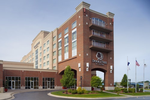 DoubleTree by Hilton Bay City - Riverfront