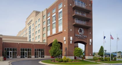 DoubleTree by Hilton Bay City - Riverfront