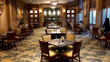 2 restaurants, breakfast, lunch, dinner served; American cuisine