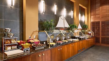 Petit déjeuner complet servi tous les jours en supplément